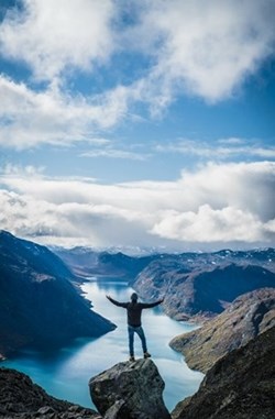 The Hypnotist: Manifesting a Future of Love, Abundance & Freedom